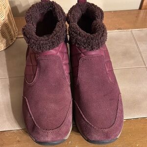Easy Spirit Plush Burgundy Quilted Slip-On Boots 9.5‎